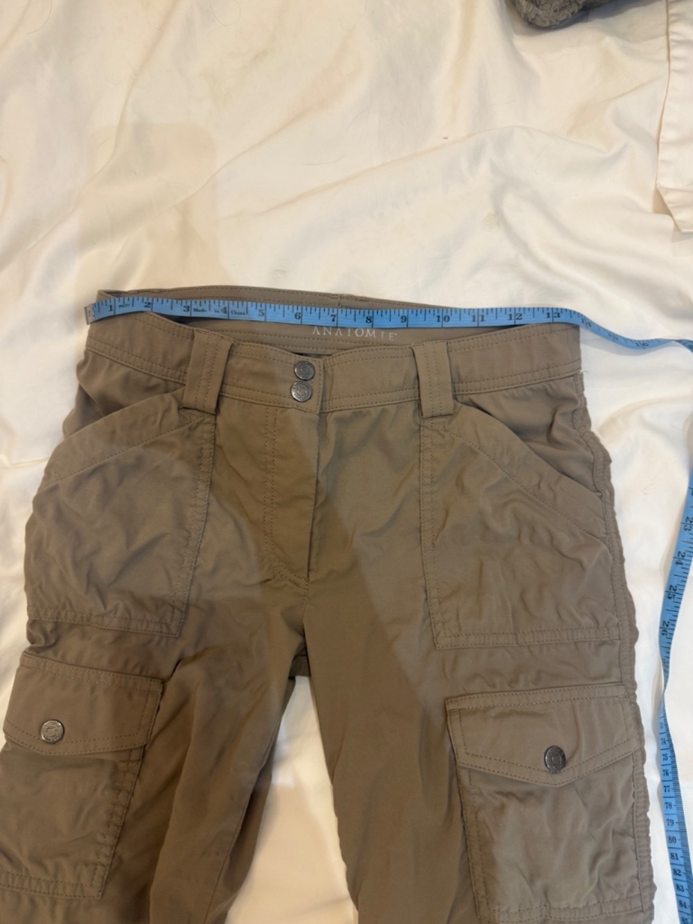 Anatomie Khaki Travel Set: Kate Skinny Cargo Pants + Delaney Travel Vest (Small) - Picture 4 of 10